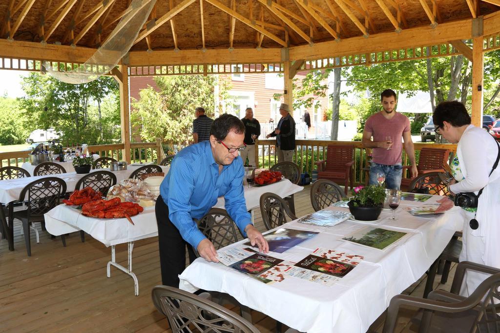 Complexe D'Hebergement La Maison Touristique Dugas Caraquet Eksteriør bilde