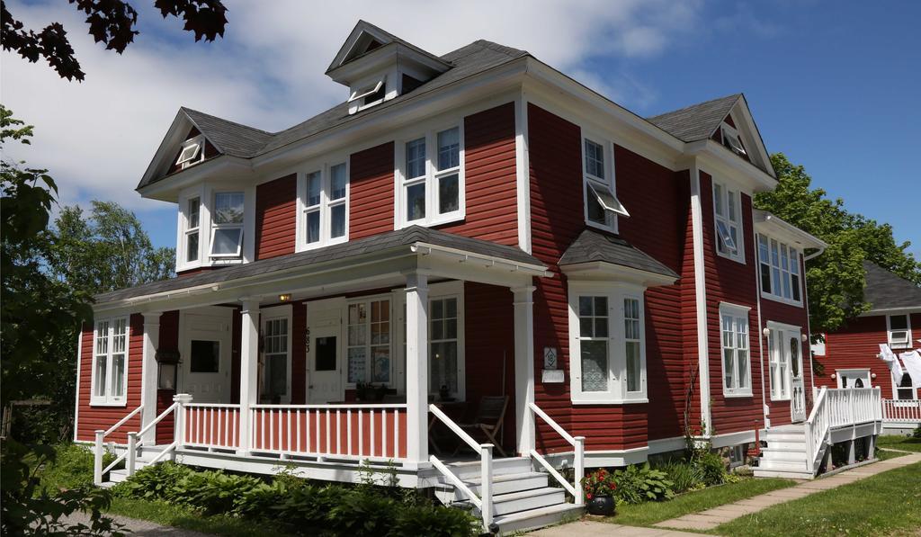 Complexe D'Hebergement La Maison Touristique Dugas Caraquet Eksteriør bilde